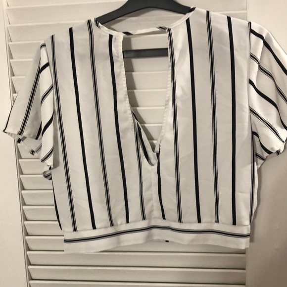 Open back striped crop top. Size L. - Picture 3 of 3
